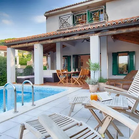 Ita Villa *