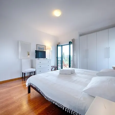 Ita Villa Vis
